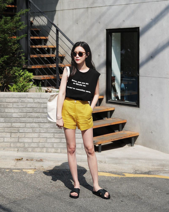 4 kiểu giày/dép bệt luôn sẵn lòng kết thân với quần shorts để ra đúng chất mùa hè 4 kiểu giày/dép bệt luôn sẵn lòng kết thân với quần shorts để ra đúng chất mùa hè